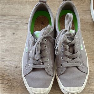 Cariuma Gray Canvas Sneakers